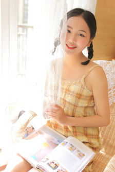 女生戴仙女棒奖励自己